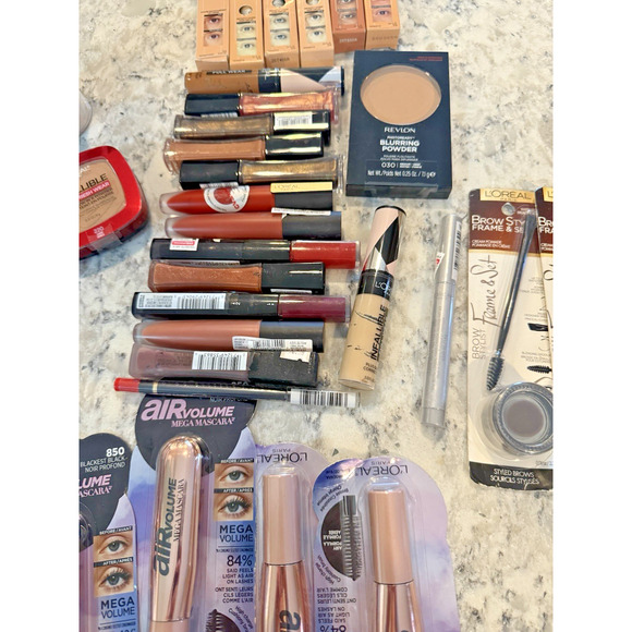 Makeup Bundle Lot of 35 items L’Oréal Mascara Lipstick Concealer Powder Brow - Picture 4 of 6